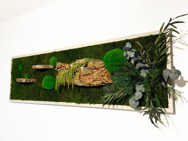 Moss-wall-art-with-preserved-eucalyptus